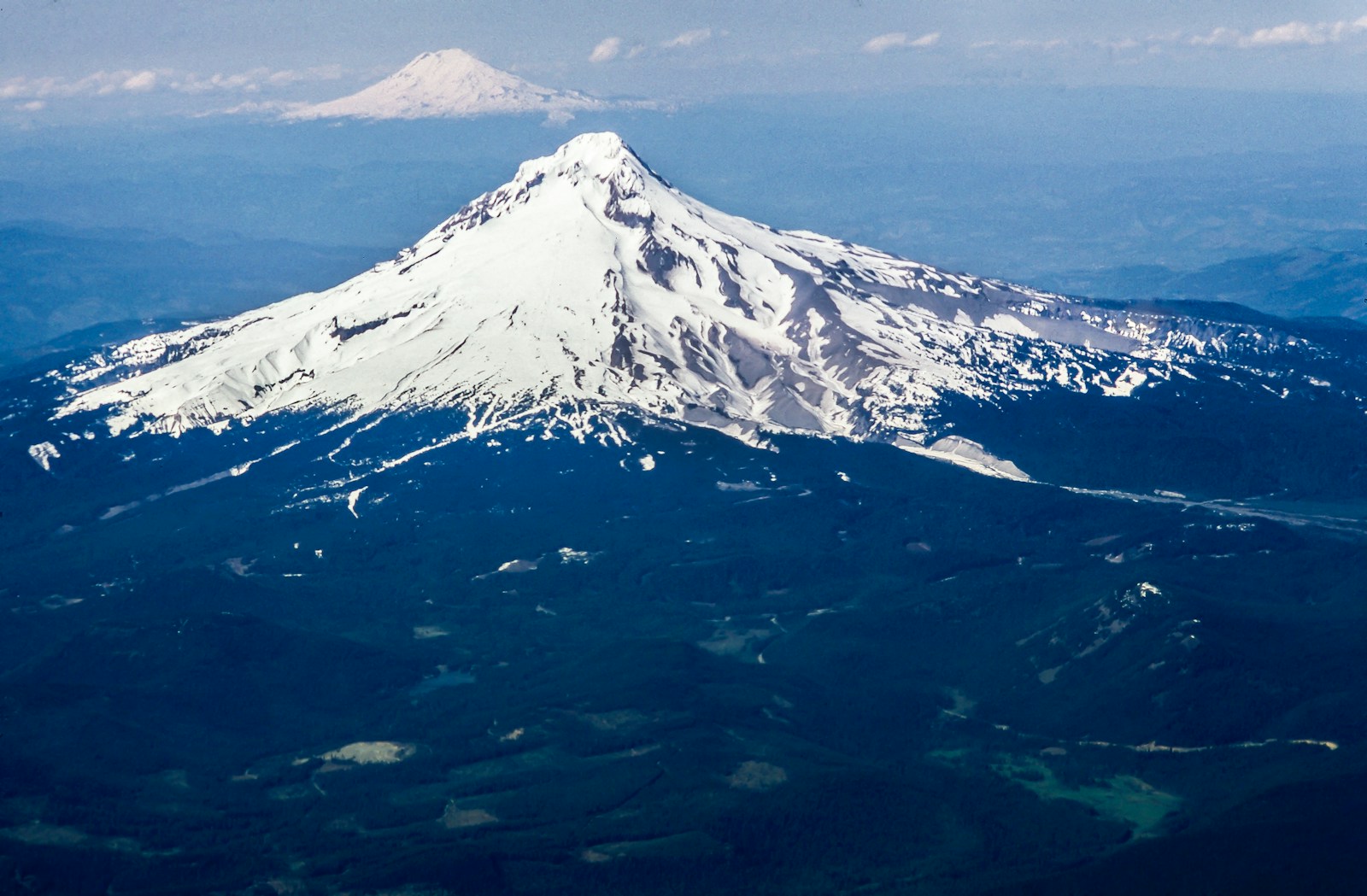Mount Fuji representing Japanese language services
