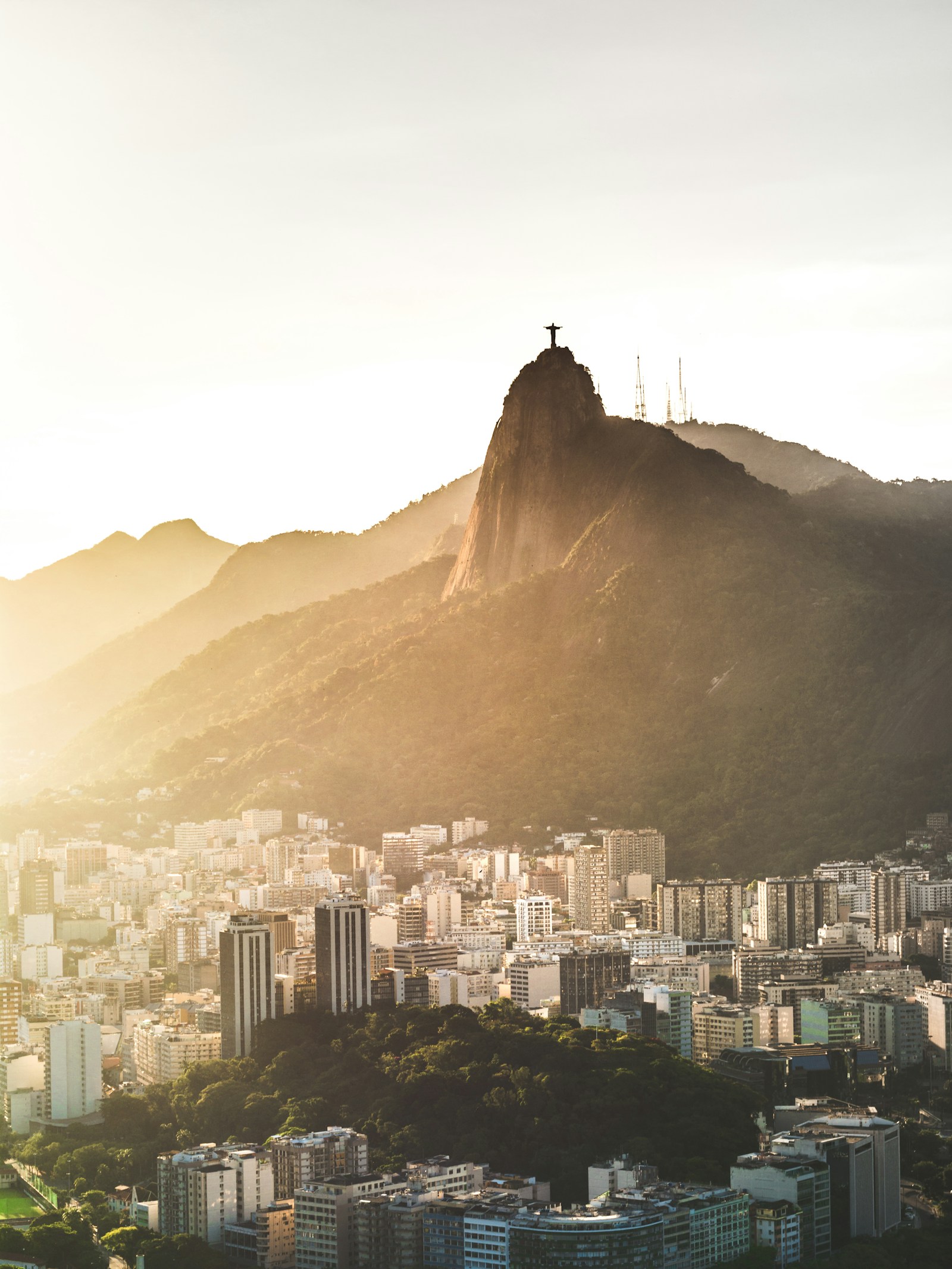 Rio de Janeiro landscape representing Brazilian Portuguese